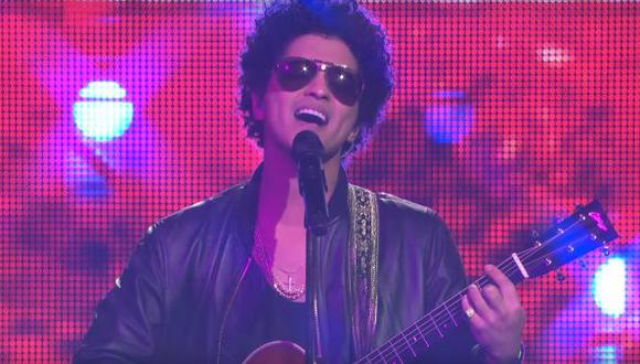 Bruno Mars interpretó en español "Just The Way You Are". (Foto: Captura YouTube)