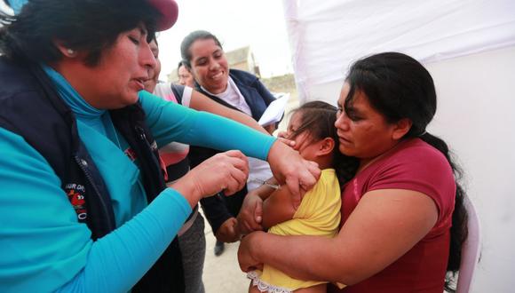 Si su niño cuenta con sus vacunas completas, igual es necesario que se le aplique una dosis de refuerzo, señaló el Minsa. (GEC)