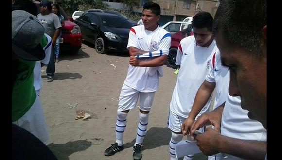 Ruidíaz, el más caro en el Perú, jugó en torneo de barrio