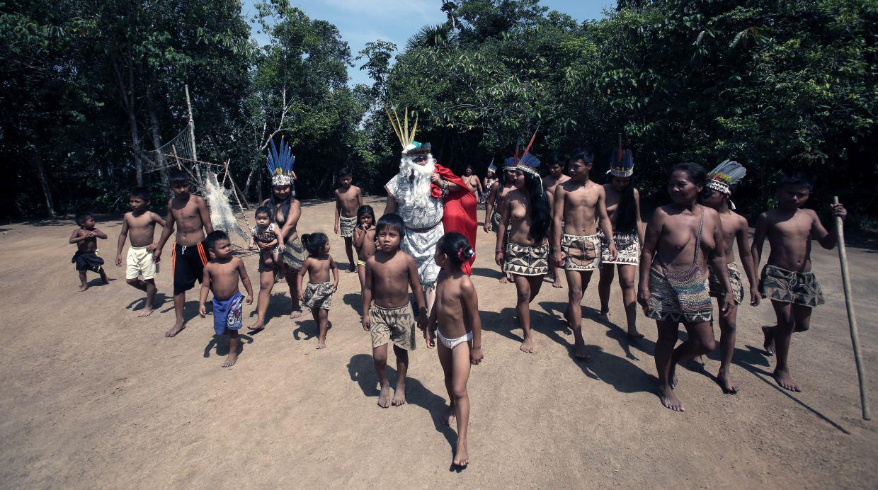 Papá Noel visita a los niños boras del Amazonas - 5