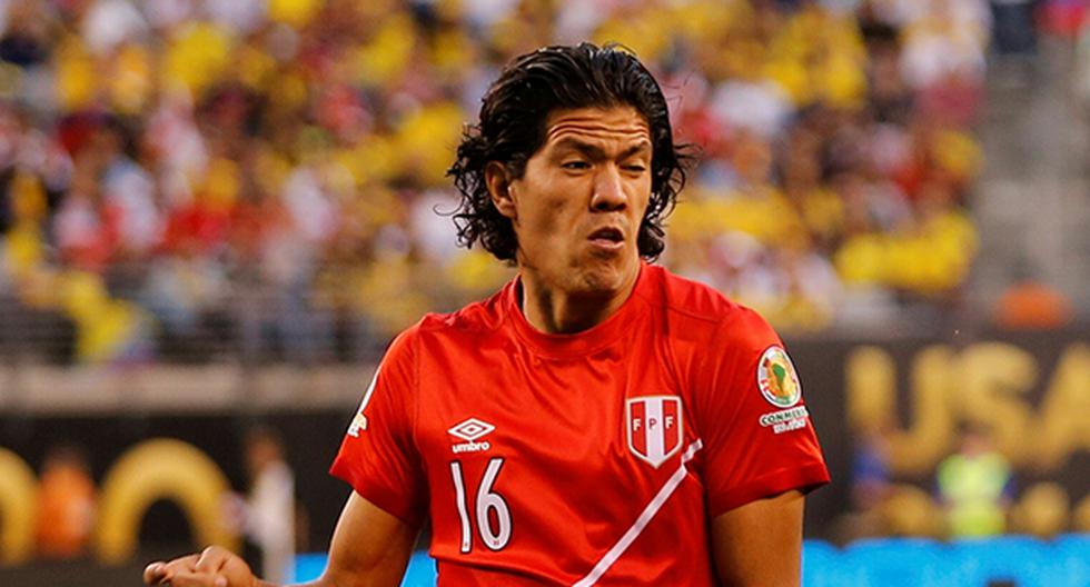 Óscar Vílchez sacó provechó de su presencia en la Selección Peruana durante la Copa América Centenario. En Atlético Nacional de Colombia hablaron de él. (Foto: AFP)