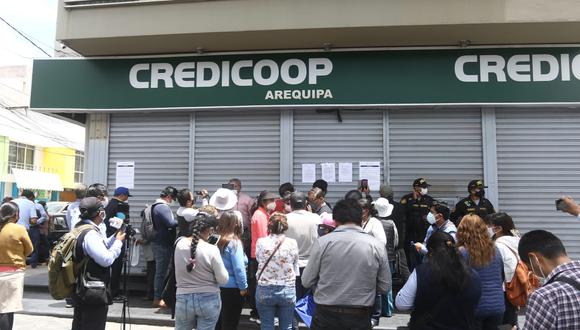 Socios de Credicoop Arequipa se encuentran sorprendidos y preocupados a la espera de una explicación por parte de la agencia. (Foto: GEC)