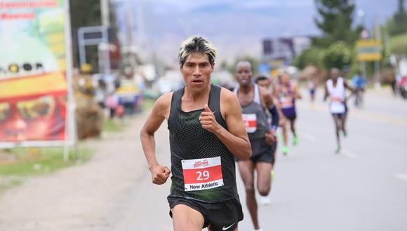 Maratonista peruano Wily Canchanya piensa correr en Rotérdam o Hamburgo en abril. (Foto: Facebook)