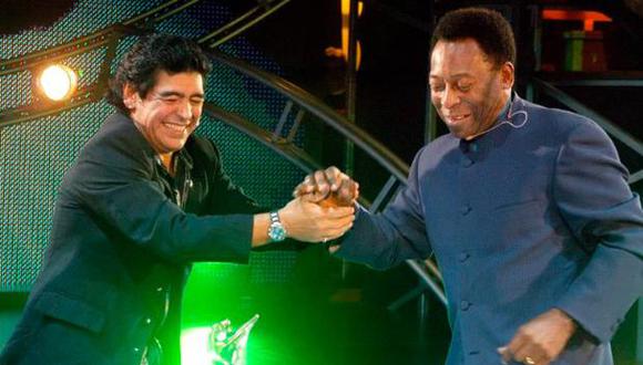 Pelé y Diego Maradona se juntaron en un canal de televisión y deleitaron a todos con su talento para el fútbol.