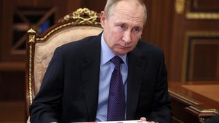 Tokayev informa a Putin de que la situación se estabiliza en Kazajistán