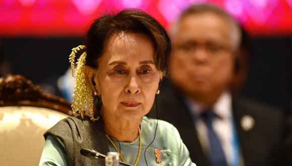 En esta foto de archivo tomada el 4 de noviembre de 2019, Aung San Suu Kyi asiste a la 22 Cumbre ASEAN-Japón en Bangkok. (Foto de Lillian SUWANRUMPHA / AFP).