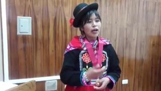 La primera estudiante de una universidad de Puno que sustenta su tesis en aimara