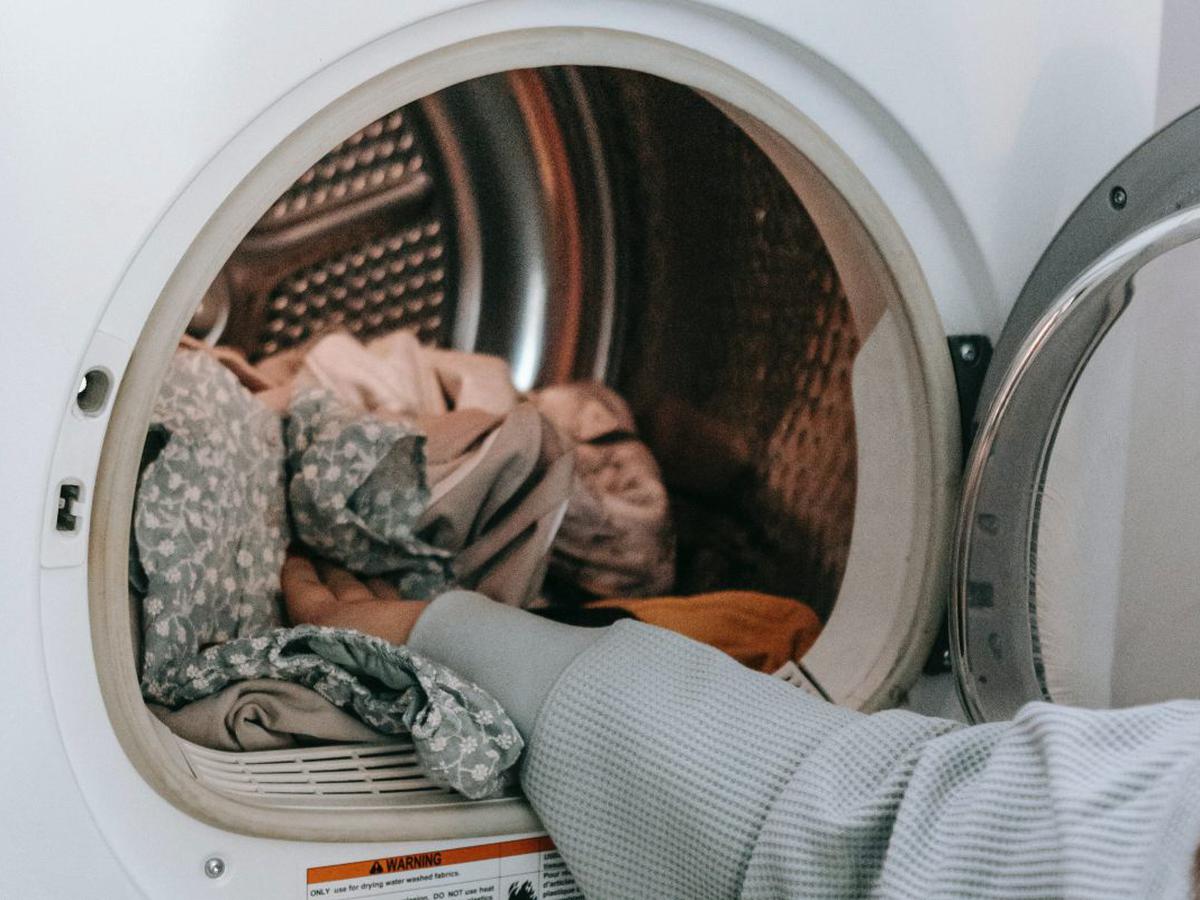 Cómo quitar los pelos de la ropa en la lavadora - Trucos sencillos