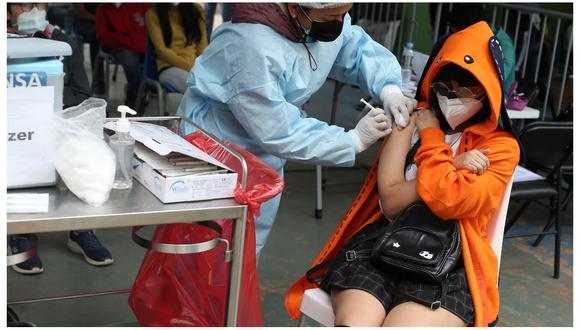 El Ministerio de Salud promueve estrategias como 'Vacúnate en tu cole' para inmunizar a los adolescentes | Foto: Alessandro Currarino / @photo.gec (Referencial)