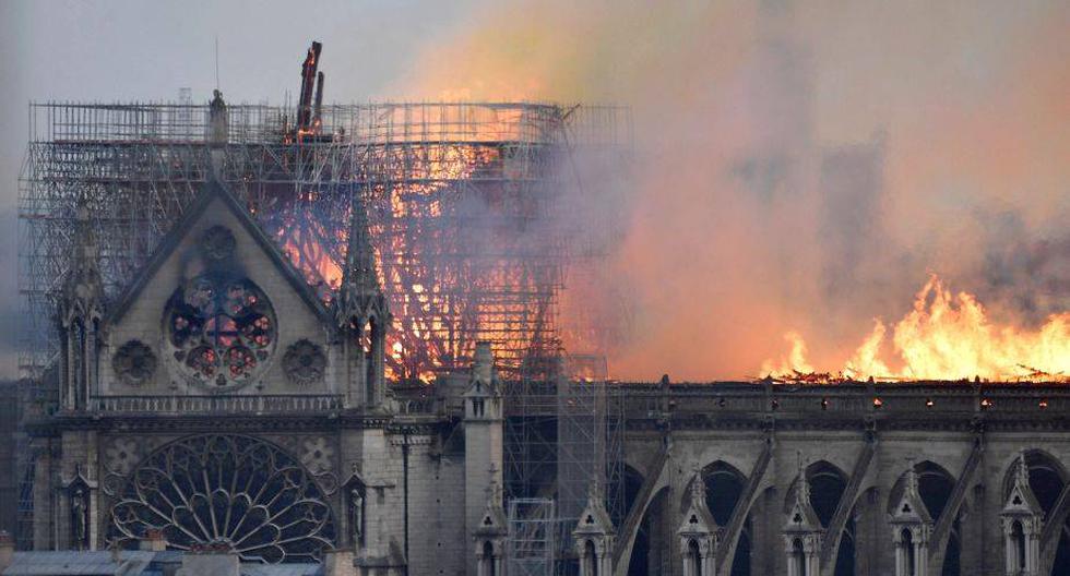 El Vaticano lamentó el terrible incendio que devoró gran parte de la catedral de Notre Dame en París | EFE