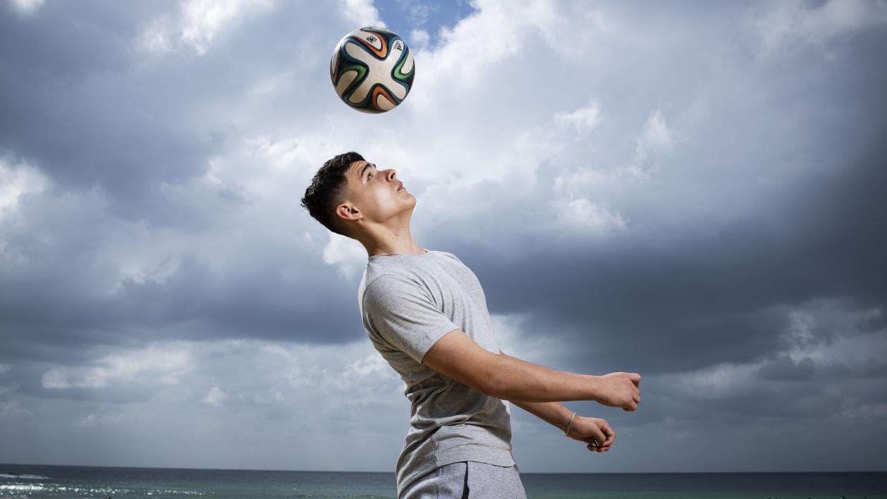 Alexander Robertson no participó en el último Mundial Sub-17, porque prefirió enfocarse en su presente con el Manchester City. (Foto: John Feder / The Australian)