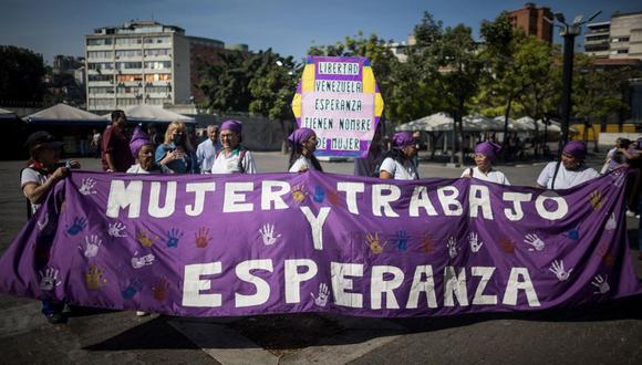 Mujeres participan en una manifestación en conmemoración al Día Internacional de la Mujer, este viernes en Caracas (Venezuela) | Foto: EFE/ Miguel Gutiérrez