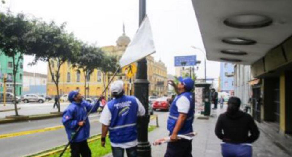 La Municipalidad de Lima, junto a varios municipios distritales de la capital, iniciaron el retiro de la propaganda política. (Foto: Andina)