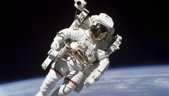 El astronauta estadounidense Bruce McCandless en una de las misiones de la NASA. (Foto: EFE)