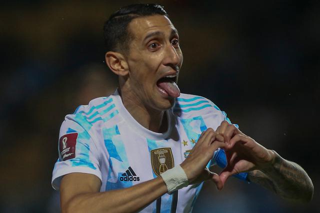 Uruguay y Argentina chocaron en el Campeón del Siglo por las Eliminatorias Qatar 2022 | Foto: AFP