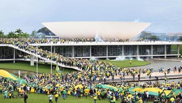 Manifestantes bolsonaristas entraron en los edificios del Congreso, la Presidencia y del Supremo Tribunal Federal de Brasil. (GETTY IMAGES).