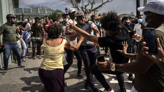 Las fotos más impactantes de las protestas masivas sin precedentes en Cuba que sacuden al régimen