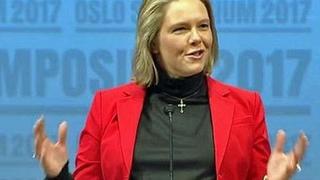 Noruega: Critican a ministra de Inmigración por usar crucifijo