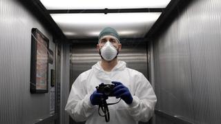 El enfermero que muestra cómo se vive la crisis del coronavirus en un hospital de Italia