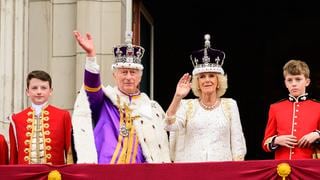 Así fueron los atuendos que llevaron Carlos III y Camilla a su esperada coronación