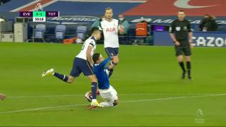 James Rodríguez fue derribado dentro del área y provocó el penal anotado por Sigurdsson para Everton | VIDEO