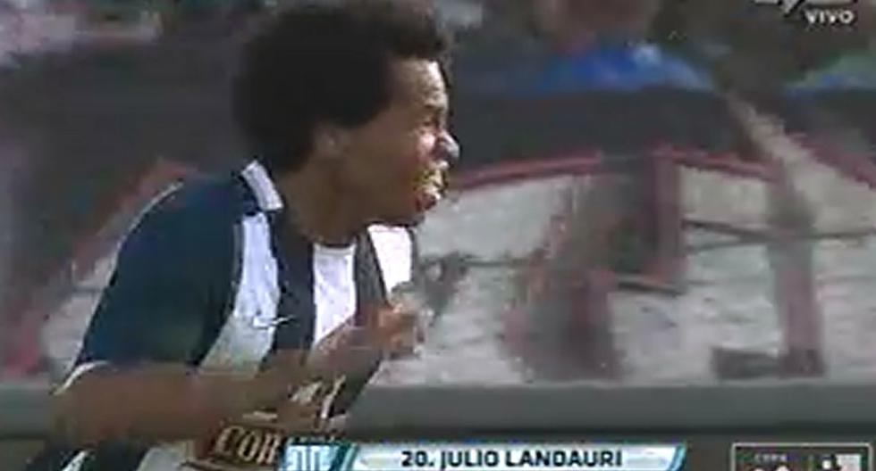 Julio Landauri anotó el tercero para Alianza Lima al estilo de Nolberto Solano. (Foto: Captura)