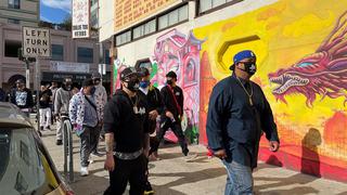 Cómo los Chinatown de EE.UU. organizan su autodefensa ante oleada de crimen y ataques racistas | VIDEO