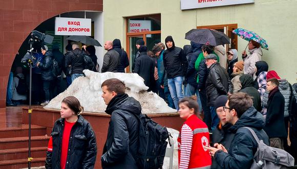 La gente hace cola para donar sangre para ayudar a las víctimas del ataque en el Ayuntamiento de Crocus (Foto: AP)