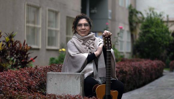 De 67 años, la compositora Lourdes Carhuas tiene en su haber alrededor de 100 canciones. Por estos días, tras haber superado el cáncer y haberse sometido a una operación que le extirpara un temor, participa en La Voz Senior. (Foto: Leandro Britto)