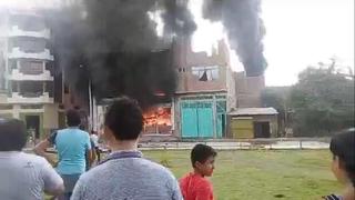Cajamarca: incendio afecta almacén de ferretería en Jaén | VIDEO