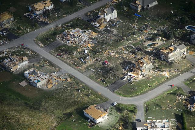 FOTOS | Estragos de lo que dejó el paso de un tornado en la ciudad de Ottawa, capital de Canadá. (Foto: AP)