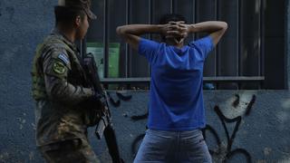 El Salvador: suman 185 los pandilleros detenidos en ciudad cercada por miles de policías y militares