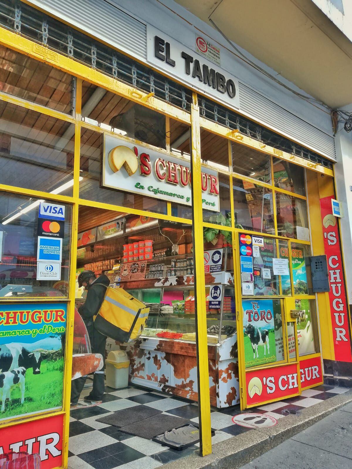 La tienda Chugur, empresa ligada a los productos lácteos y derivados, nació en Cajamarca y  ahora cuenta con 21 locales en todo el país. Ha iniciado la venta por delivery y recojo en tienda para seguir vendiendo pese a la pandemia. La ausencia de turismo les ha afectado.