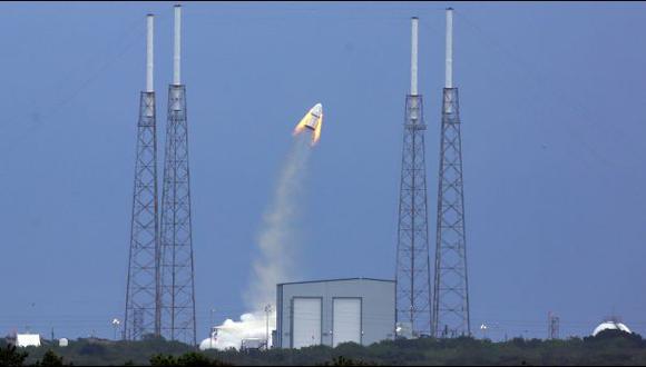 NASA encarga a SpaceX su primera misión tripulada a la EEI