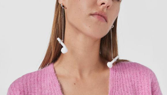 En el pasado quedó el estrés de tener que sacar el case para guardar tus airpods. Con los nuevos aretes de Tous puedes convertirlos en accesorios y cuidarlos al mismo tiempo.
(Foto: Tous)