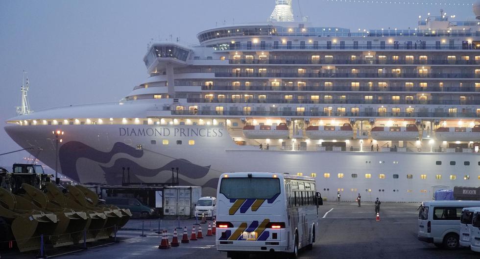 Este domingo ya se habían registrado 355 casos de coronavirus en el crucero Diamond Princess, en cuarentena en Yokohama, Japón. (EFE/EPA/FRANCK ROBICHON).
