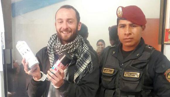 El ciudadano francés, identificado como Pierre Laurent, había dibujado garabatos con un plumón color morado en una pared de la calle Tecsecocha a dos cuadras de la Plaza Mayor de Cusco (Foto: PNP)