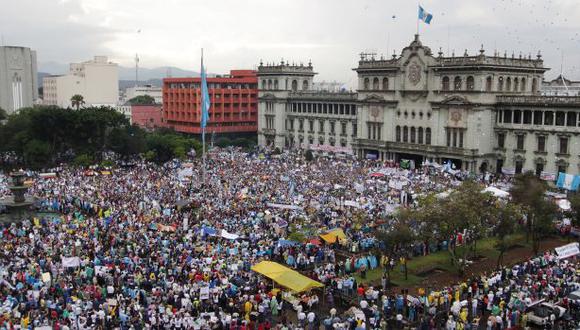 Guatemala: Unas 20.000 personas exigen renuncia del presidente