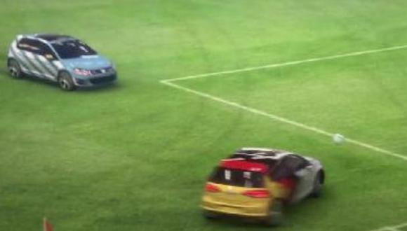 El video culmina con el que sería el gol de Mario Götze marcado por un Golf GTI. (video: Youtube)