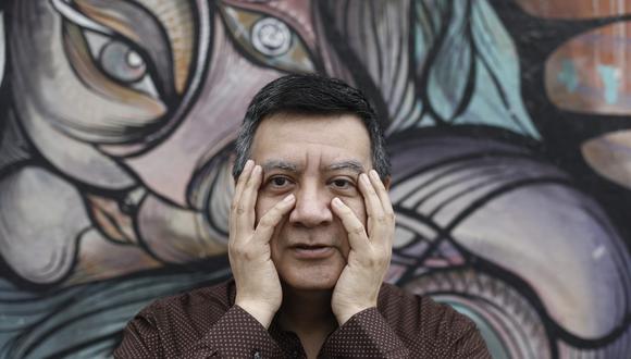 El escritor Ricardo Sumalavia presenta su más reciente libro, "Croac y el nuevo fin del mundo". (Fotos: Cesar Campos/ El Comercio)