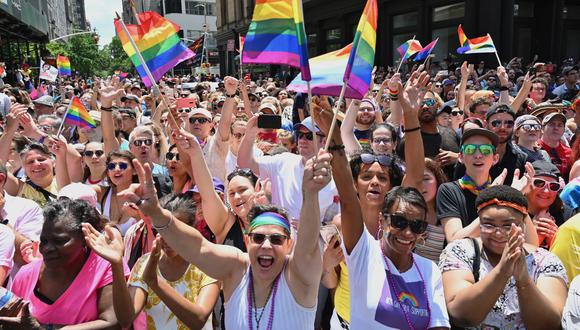 Los participantes toman parte en la Marcha del Orgullo de la Ciudad de Nueva York como parte del Orgullo Mundial que conmemora el 50 aniversario del Levantamiento de Stonewall el 30 de junio de 2019 en la ciudad de Nueva York. (Foto de ANGELA WEISS / AFP)