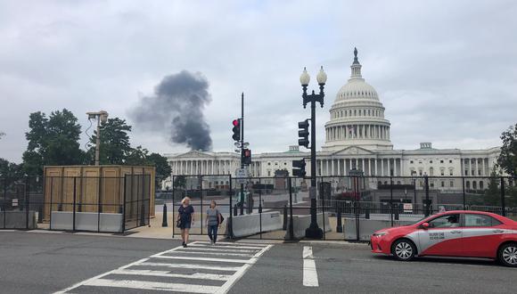 Imagen del Capitolio de Estados Unidos y el incendio. (Foto: Twitter ReshadHudson)