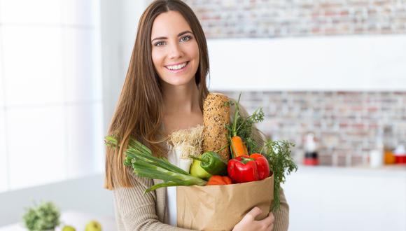 Las personas que siguen una dieta vegana pueden obtener todos los nutrientes que necesitan. Sin embargo, deben  enfocarse en alimentos que contentan altos niveles proteínas, hierro, calcio, zinc y vitamina B12.