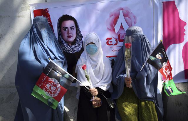 Activistas afganos conmemoraron el Día Internacional de la Mujer en Kabul. (Foto: AP)