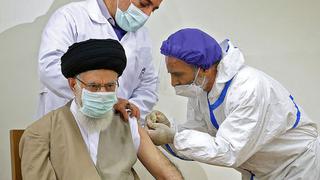 El ayatola Alí Jamenei recibe primera dosis de la vacuna contra el coronavirus iraní 