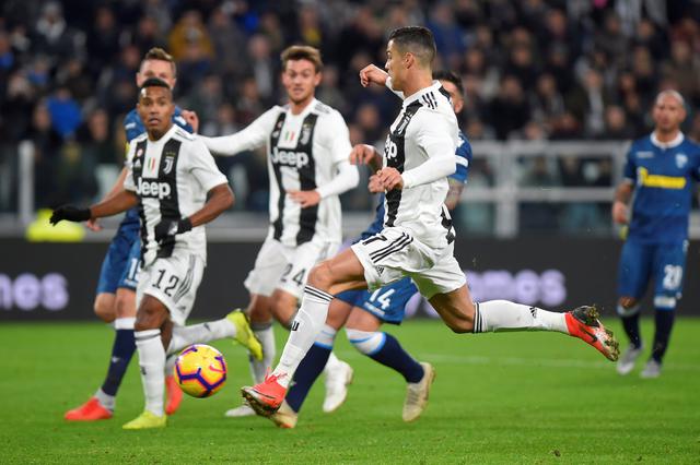 Juventus vs. Spal: Cristiano Ronaldo anotó el 1-0 con esta notable definición de zurda. (Foto: AFP/Reuters)