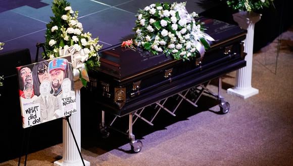 El ataúd de Tyre Nichols se ve durante su funeral en la iglesia cristiana Mississippi Boulevard en Memphis, Tennessee, el 1 de febrero de 2023. (Foto de POOL / AFP)