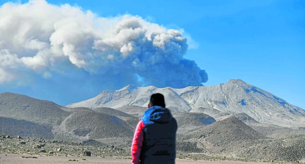 El macizo comenzó su fase eruptiva en junio (Foto: Diego Ramos/AFP)