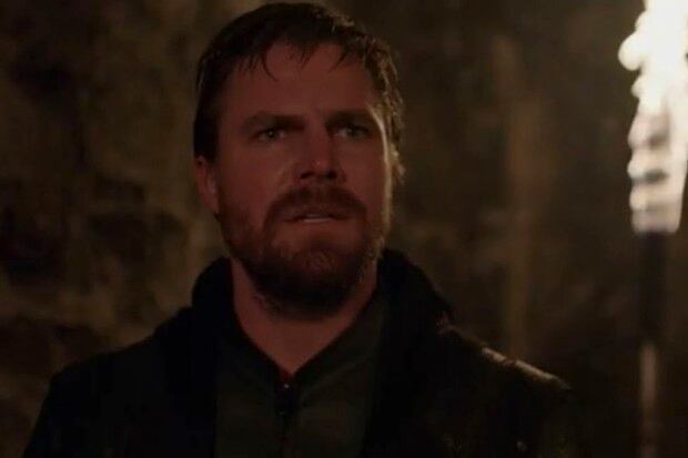 Oliver Queen saliendo del 'Lazarus Pit' (Foto: The CW)