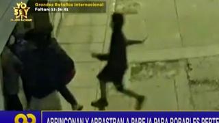 Independencia: sujetos asaltan violentamente a una pareja en la primera cuadra de la calle Los Geranios | VIDEO